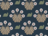 Dunkelblau Tapete mit grünen Schnecken, dazwischen Blumen, mit weißen Blättern und einem rosa Herz Burges Snail - Dark Blue
