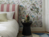 Aderyn - French Grey Tapete von Little Greene im Schlafzimmer angewendet