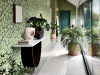 Little Greene Beech Nut - Florence Tapete in der Diele einer Wohnung angewendet