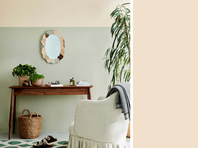 Little Greene - Light Beauvais 323 an der Wand