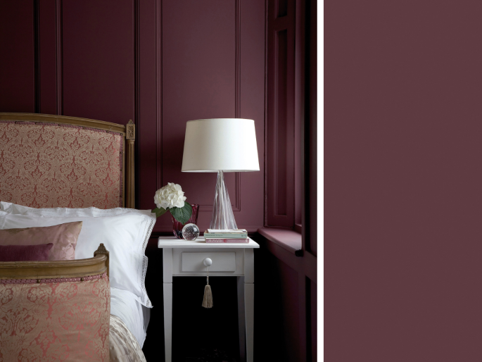 Little Greene - Adventurer 7 an einer Wand mit Zierleisten im Schlafzimmer
